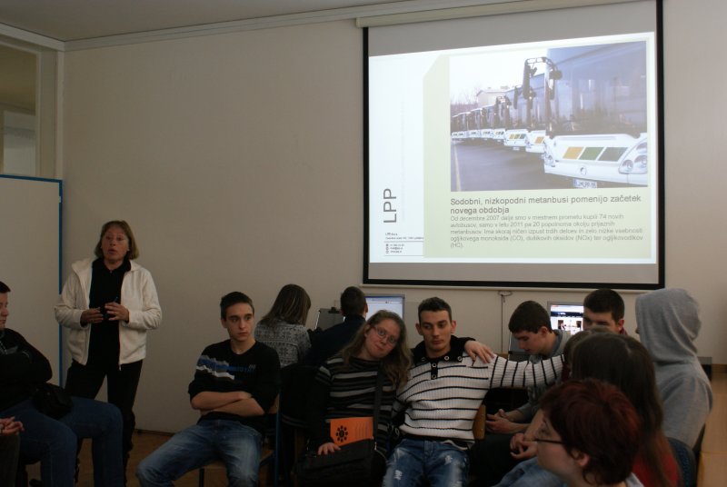 Radovedni poslušalci na seminarju "Gremo mi po svoje"